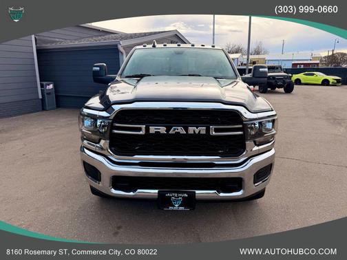 2023 RAM 3500 Tradesman Crew Cab 4x4 8' Box