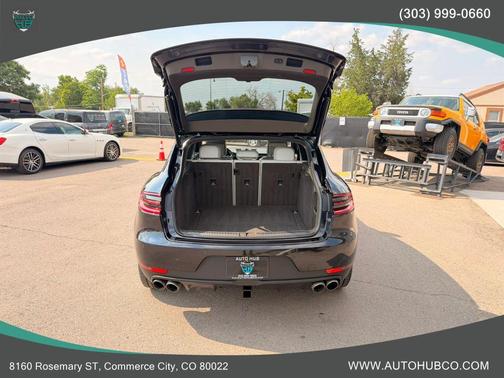 Jet Black Metallic 2018 Porsche Macan Macan Sport Edition