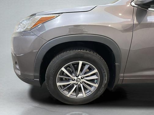 Predawn Gray Mica 2018 Toyota Highlander XLE