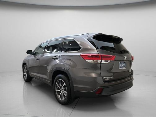 Predawn Gray Mica 2018 Toyota Highlander XLE