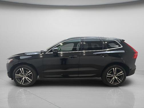 Onyx Black Metallic 2019 Volvo XC60 T5 Momentum