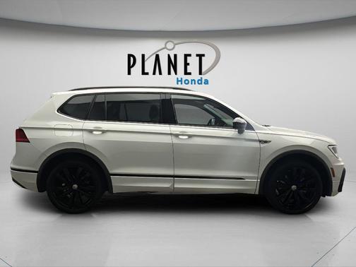 Pure White 2021 Volkswagen Tiguan 2.0T SE R-Line Black