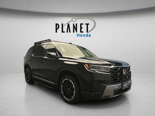 Crystal Black Pearl 2026 Honda Pilot Touring S