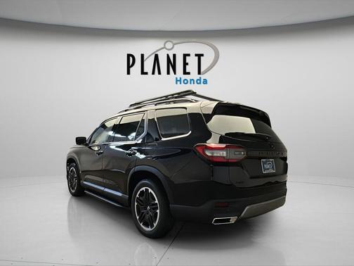 Crystal Black Pearl 2026 Honda Pilot Touring S