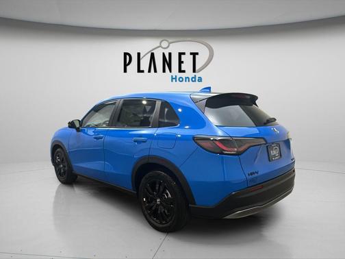 Boost Blue Pearl 2027 Honda HR-V Sport