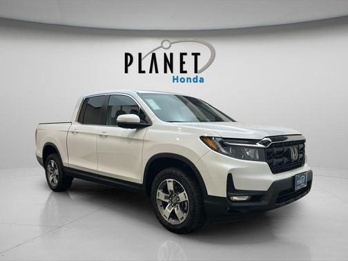 Platinum White Pearl 2026 Honda Ridgeline RTL Truck