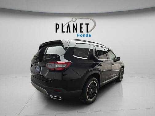 Crystal Black Pearl 2026 Honda Pilot Touring S