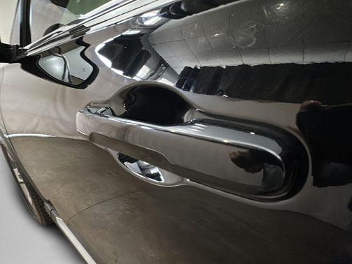 Crystal Black Pearl 2023 Honda Pilot EX-L 7-Passenger