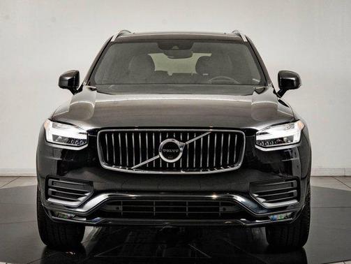 2022 Volvo XC90 T6 Momentum
