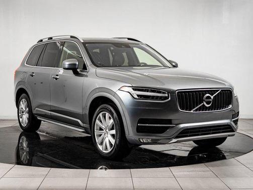2016 Volvo XC90 T6 Momentum