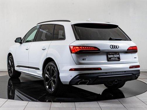 Glacier White Metallic 2025 Audi Q7 55 Premium Plus