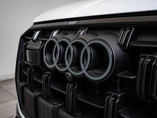 Glacier White Metallic 2025 Audi Q7 55 Premium Plus