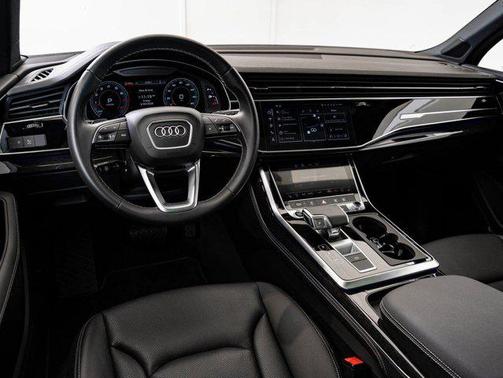 Glacier White Metallic 2025 Audi Q7 55 Premium Plus