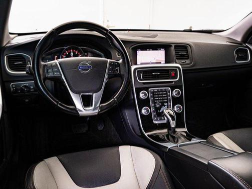 2018 Volvo S60 Cross Country T5