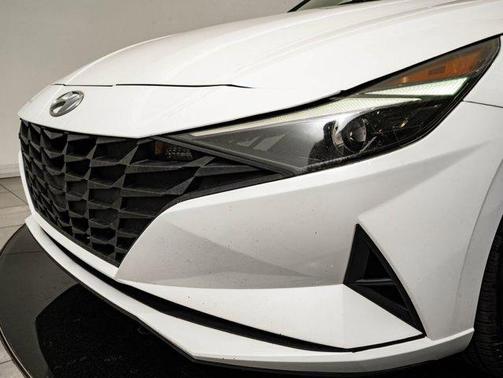 Quartz White 2021 Hyundai ELANTRA SE