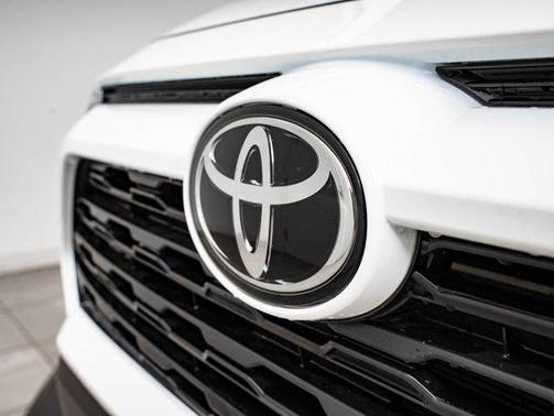 Ice Cap 2025 Toyota RAV4 Hybrid LE