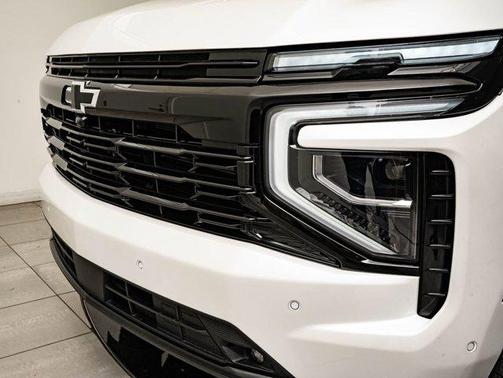 Iridescent Pearl Tricoat 2025 Chevrolet Tahoe 4WD RST
