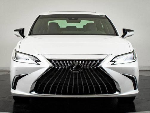 2025 Lexus ES 300h Luxury