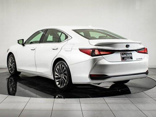 2025 Lexus ES 300h Luxury