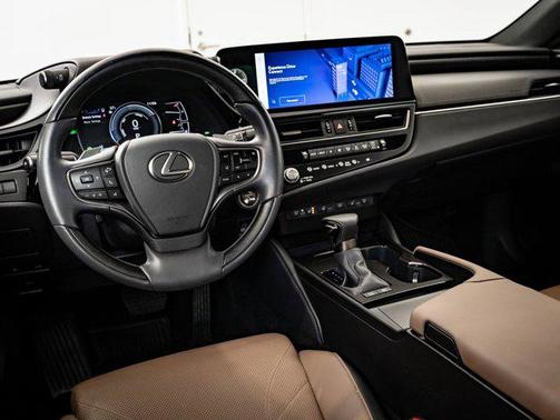 2025 Lexus ES 300h Luxury