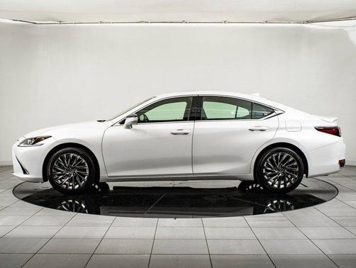 2025 Lexus ES 300h Luxury