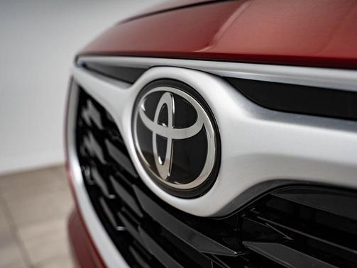 Ruby Flare Pearl 2023 Toyota Highlander LE