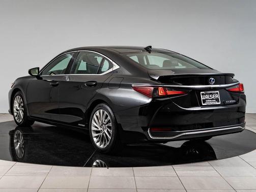 Obsidian 2020 Lexus ES 300h Ultra Luxury