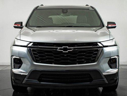 Sterling Grey Metallic 2023 Chevrolet Traverse Premier