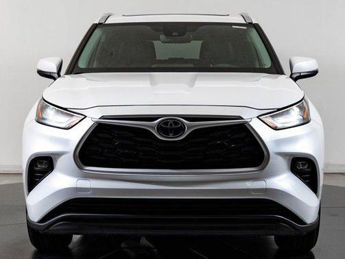 Wind Chill Pearl 2023 Toyota Highlander XLE