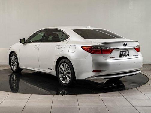 2015 Lexus ES 300h Base