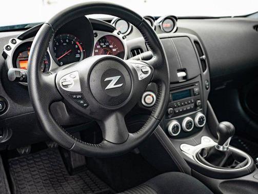 2017 Nissan 370Z Sport