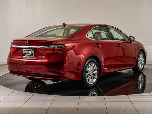 Matador Red Mica 2014 Lexus ES 300h Base