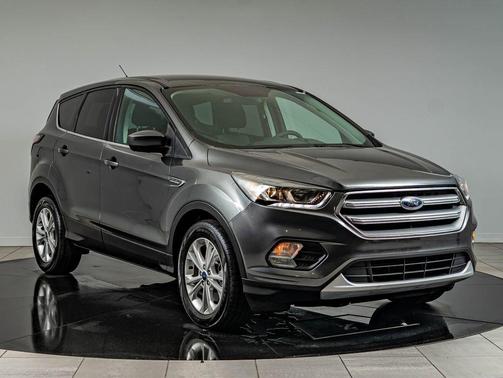 Magnetic Metallic 2017 Ford Escape SE