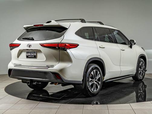 Blizzard Pearl 2021 Toyota Highlander XLE