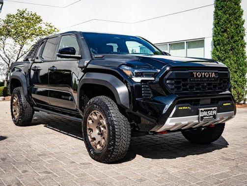 2025 Toyota Tacoma Hybrid Trailhunter