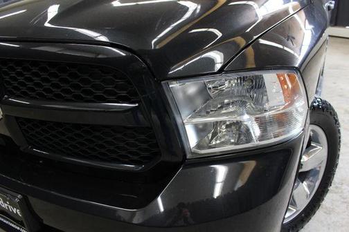 Brilliant Black Crystal Pearlcoat 2019 RAM 1500 Classic Express
