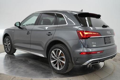 Daytona Gray Pearl Effect 2024 Audi Q5 45 S line quattro Premium