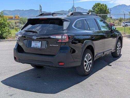 Crystal Black Silica 2023 Subaru Outback Premium