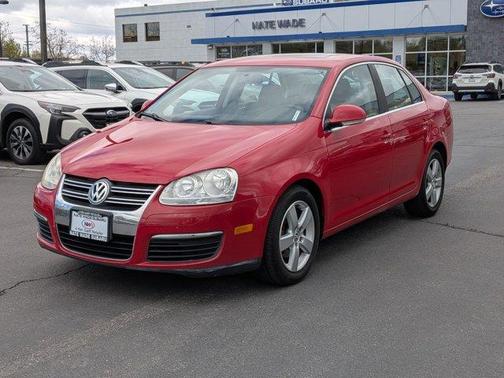 Red 2009 Volkswagen Jetta SE