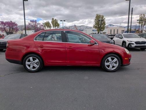 Red 2009 Volkswagen Jetta SE