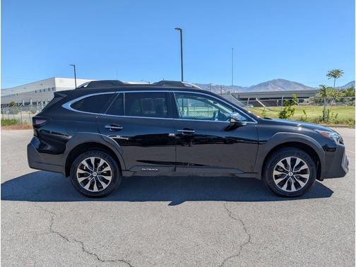 Crystal Black Silica 2023 Subaru Outback Touring XT