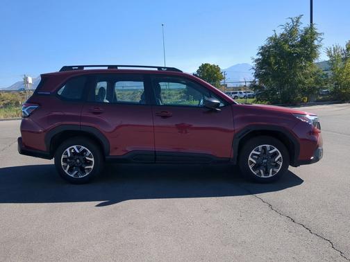 2025 Subaru Forester Base