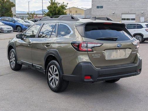 Autumn Green Metallic 2025 Subaru Outback Premium