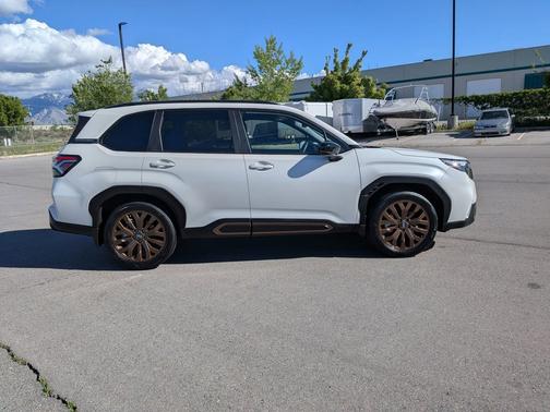 Crystal White Pearl 2025 Subaru Forester Sport