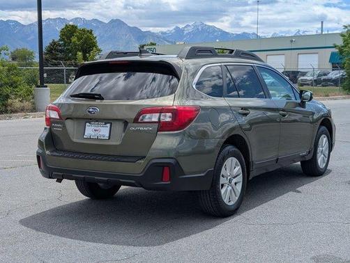Wilderness Green Metallic 2018 Subaru Outback 2.5i Premium