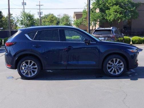 Photo 2 of 23 of 2019 Mazda CX-5 Signature