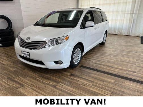 2017 Toyota Sienna XLE