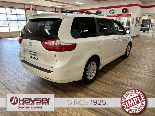 2017 Toyota Sienna XLE