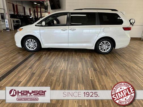 2017 Toyota Sienna XLE