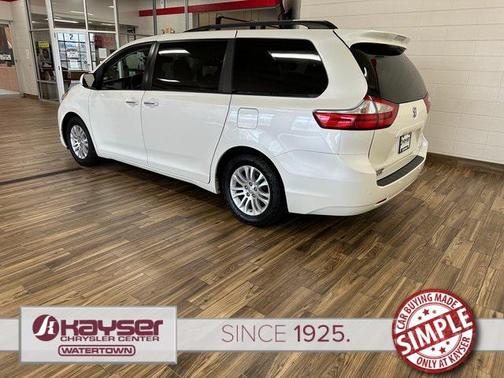 2017 Toyota Sienna XLE
